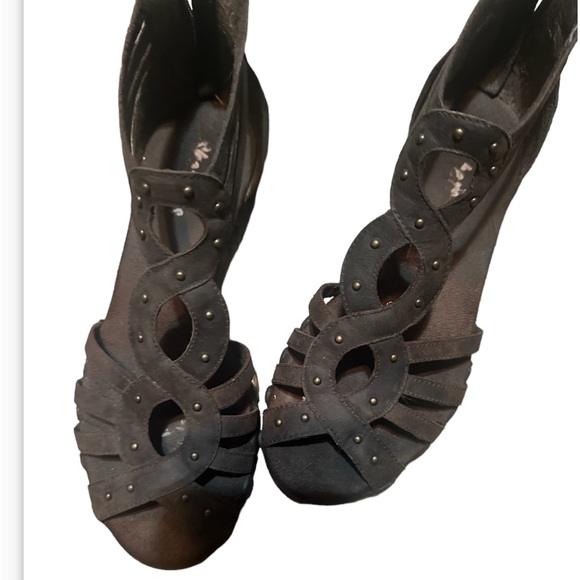 Skechers gladiator sandals NEW SIZE 6 color dark brown preowned great shape. - Picture 4 of 4